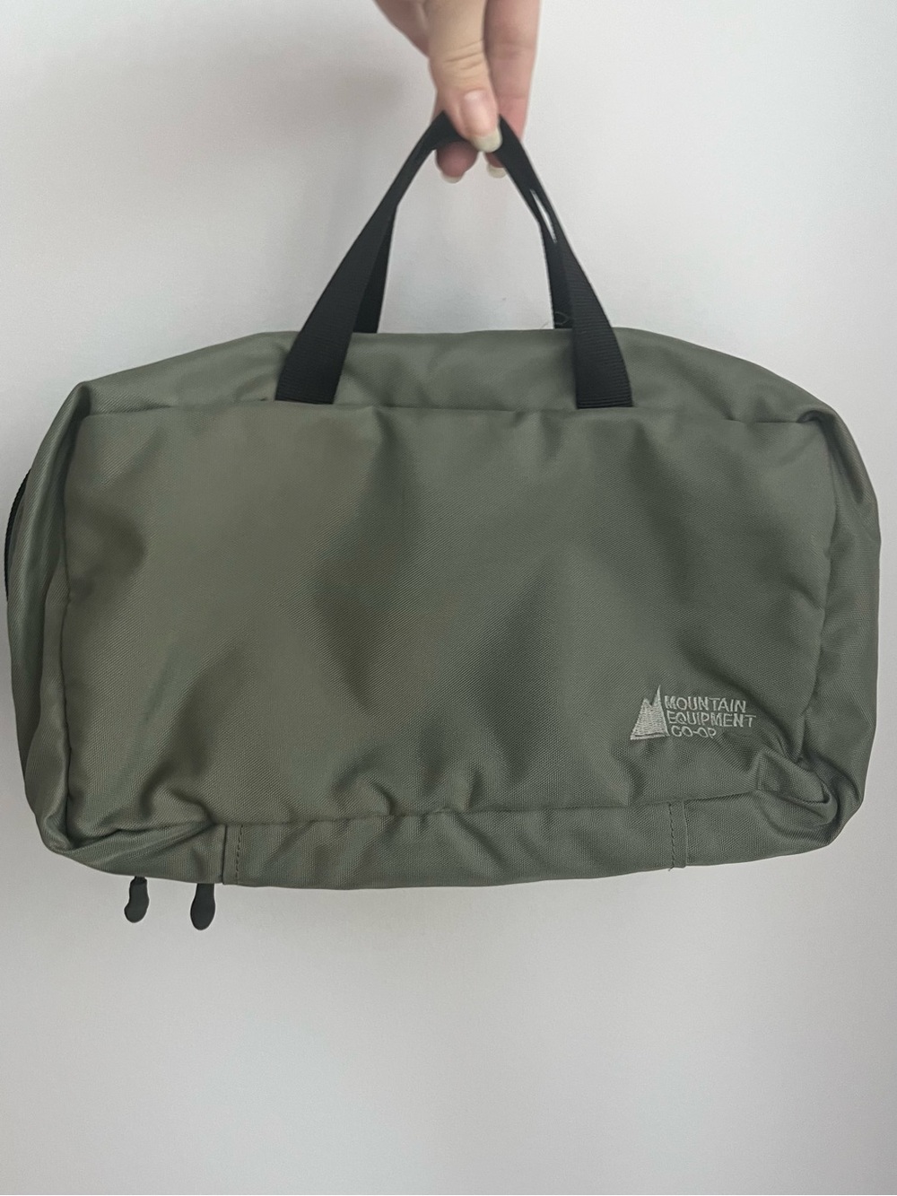 MEC Light Green Men’s Toiletry Travel Bag with Black Handles